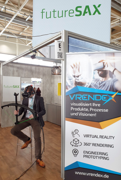 Bild des Standes mit Prototyp und VR-Brille